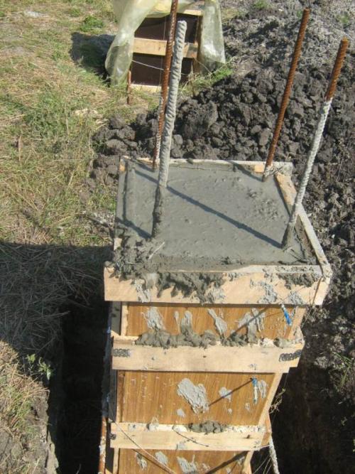 Возводим столбчатый фундамент для каркасного дома. Заливка монолитного столбчатого фундамента