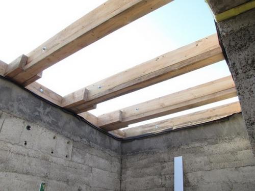 Как вязать балку. Крепление балок крыши к мауэрлату