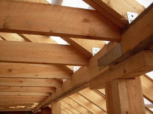 Как вязать балку. Крепление балок крыши к мауэрлату