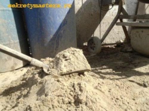 Пропорции бетона для фундамента в лопатах. Пропорции цементных растворов в лопатах и вёдрах