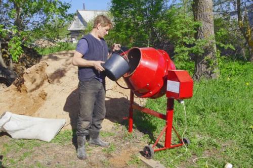 Пропорции бетона для фундамента в ведрах. Рецепты для наполнения бетономешалки