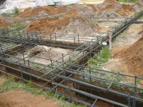 Как правильно вязать арматуру на ленточный фундамент. Стандарт — не правило