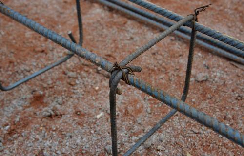 Сколько стоит связать арматуру. Во сколько обойдется вязка арматуры для фундамента?