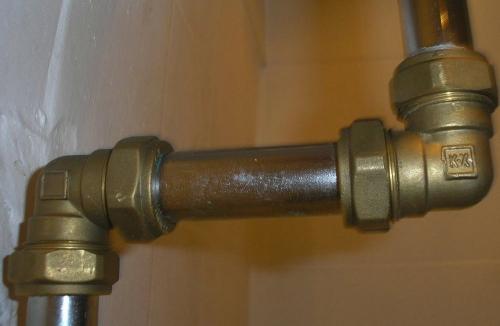 Как соединить две трубы без резьбы и сварки. Как соединить металлические трубы без сварки и резьбы