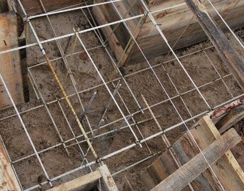 Диаметр арматуры для фундамента забора. Как правильно сделать фундамент для забора своими руками? 02