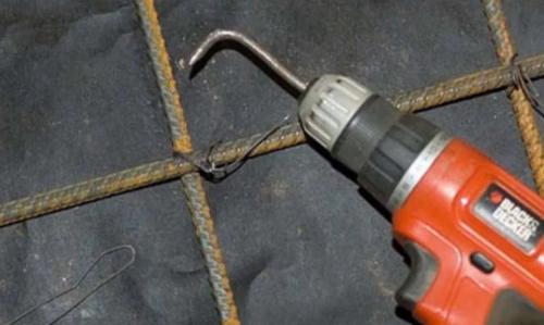 Насадка на шуруповерт для вязки арматуры. Три варианта вязального крючка для арматуры разной степени сложности