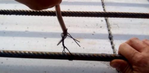 Насадка на шуруповерт для вязки арматуры. Три варианта вязального крючка для арматуры разной степени сложности