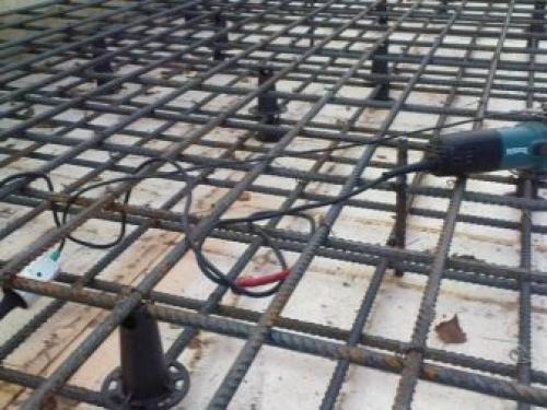 Через сколько вязать арматуру на плиту схема. Какие материалы используются? 02