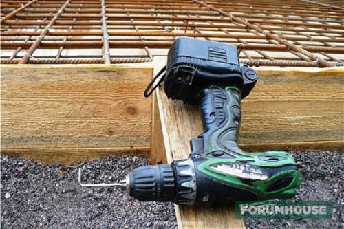 Как вязать арматуру шуруповертом. Вязка арматуры при помощи реверсивного крючка, пластиковыми стяжками и шуруповёртом