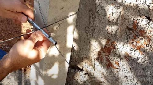 Как правильно закручивать проволоку. Самая простая приспособа для скрутки стальной проволоки, которую можно сделать за 5 минут