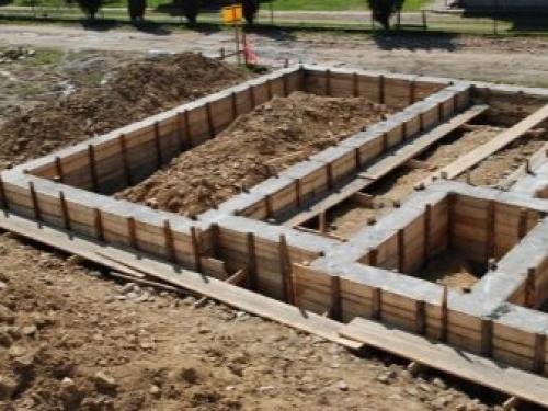 Самый бюджетный ленточный фундамент. Какой фундамент дешевле ленточный или блочный. Какой фундамент дешевле монолитный или из фбс 16 Самый бюджетный ленточный фундамент. Какой фундамент дешевле ленточный или блочный. Какой фундамент дешевле монолитный или из фбс 16