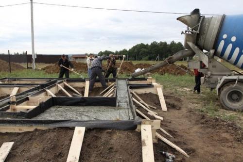 Как залить ленточный фундамент своими руками. 11 Как залить ленточный фундамент своими руками. 11