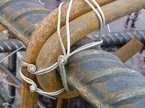 Схемы армирования ленточного фундамента. Чем вязать каркас?