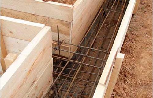 Шаг поперечной арматуры в ленточном фундаменте. Армирование углов фундамента.