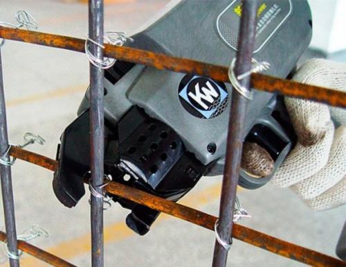 Вязка арматуры для фундамента своими руками. Связывание арматуры вязальным пистолетом: за и против