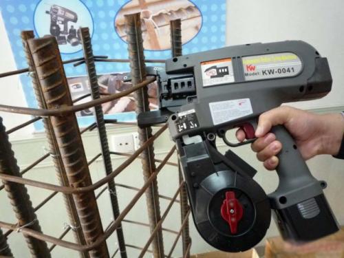 Почему надо вязать арматуру. Как вяжут арматурный каркас – способы фиксации прутков