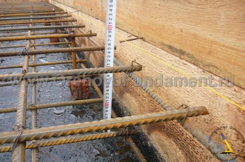 Как вязать арматуру под плиту. Плитный фундамент: особенности вязки арматуры