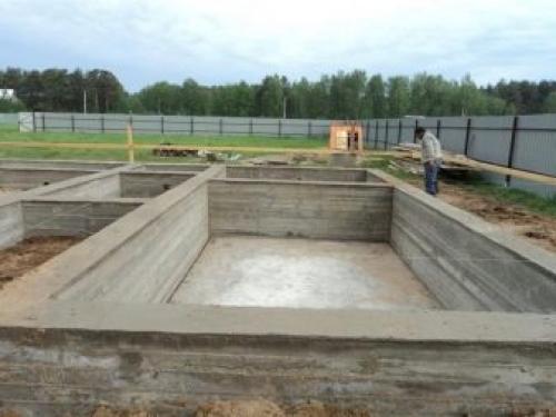Ленточный монолитный фундамент под каркасный дом. Особенности 01