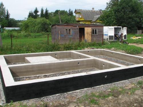 Армирование ленточного фундамента под дом из газобетона. Выбор фундамента