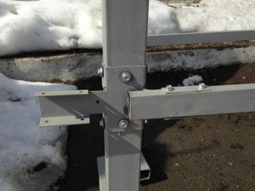 Крепление прожилин к металлическим столбам. Преимущества Х-кронштейнов