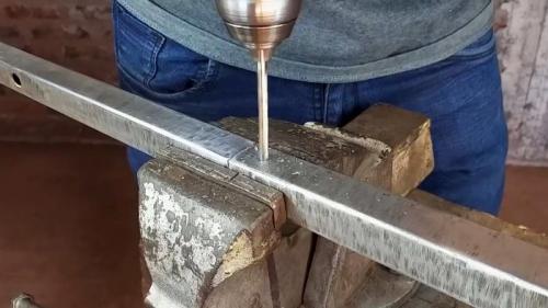 Как соединить профильную трубу без сварки. Процесс соединения двух одинаковых профильных квадратных труб без сварки